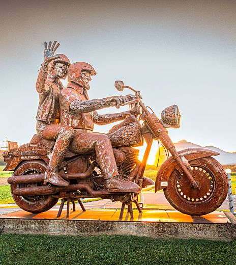 harley-treffen-skulptur-im-kreisverkehr-2